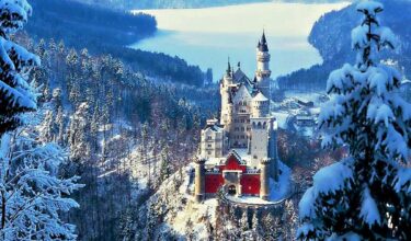 The magnificent Beauty of Neuschwanstein Castle that Catches the Eye in Winter