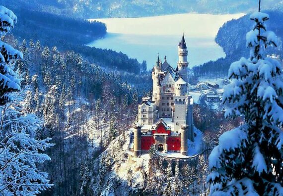 The magnificent Beauty of Neuschwanstein Castle that Catches the Eye in Winter